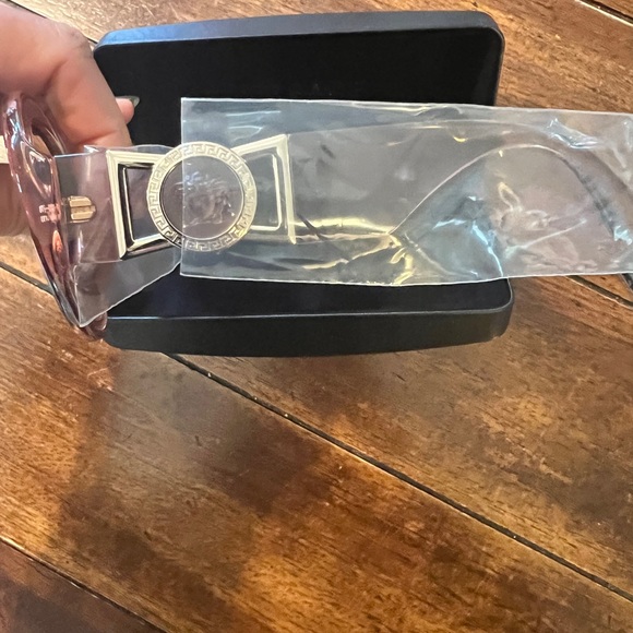 Brand new Versace sunglasses - rose tinted lens - Picture 4 of 4